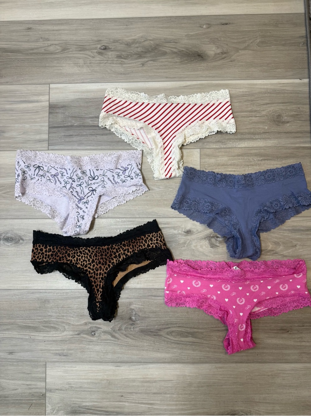 NWOT! VS PINK 5 pair Cheeky Medium Panties/Underwear